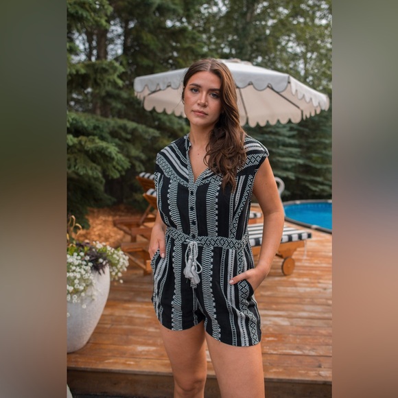 Elan The CJ Sleeveless Romper, Small, $89 - Picture 2 of 16